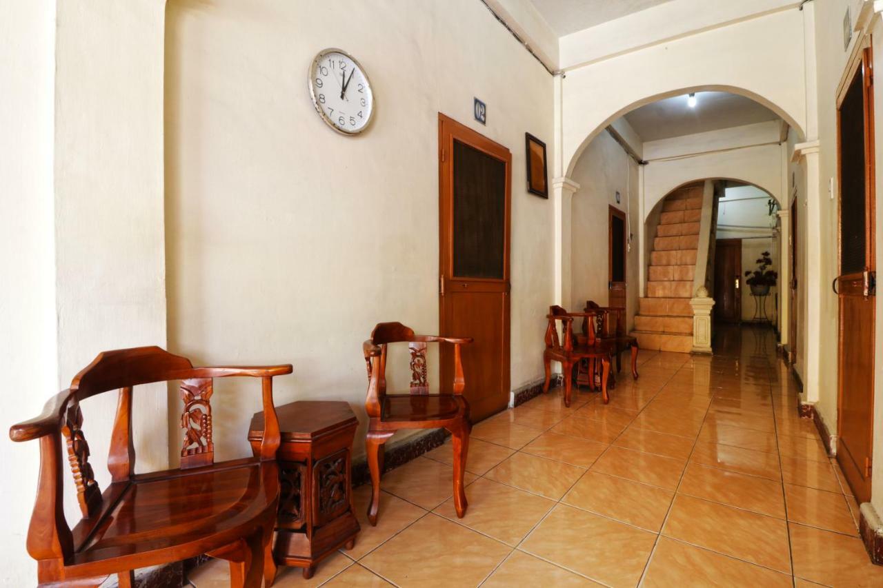 Wisma Yuli Syariah Hotel Medan Exterior photo