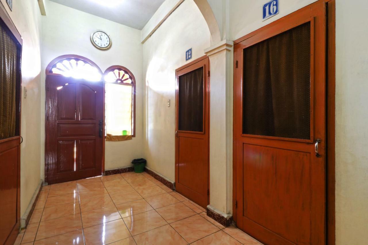 Wisma Yuli Syariah Hotel Medan Exterior photo